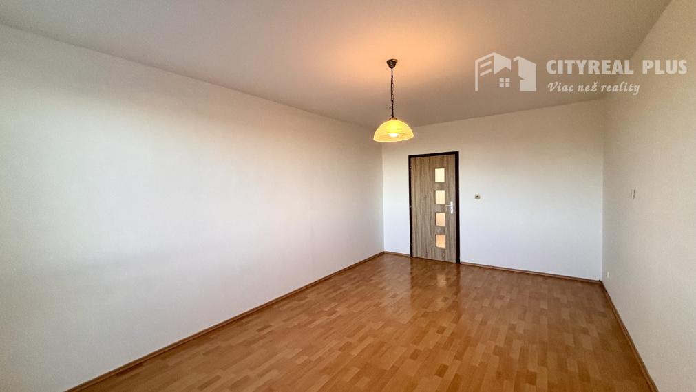 Ponúkame Vám na prenájom veľký, čiastočne zariadený 1 izbový byt v Nových Zámkoch!