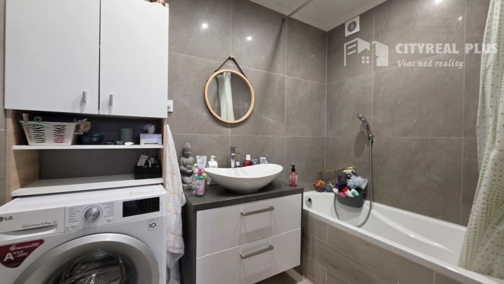 Predám krásny 3- Izbový byt 78m2 s 2x balkónom Nové Zámky