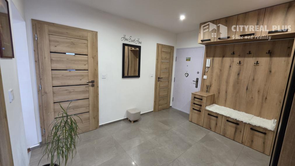 Predám krásny 3- Izbový byt 78m2 s 2x balkónom Nové Zámky