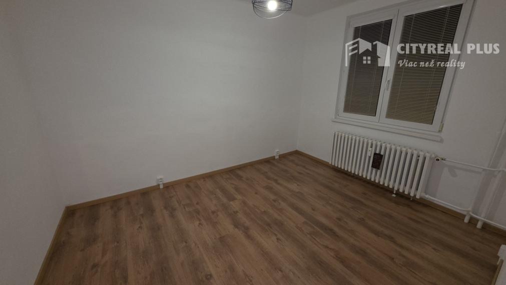 Prenajmem prerobený 3 izbový byt na Novomestskej ul. Nové Zámky