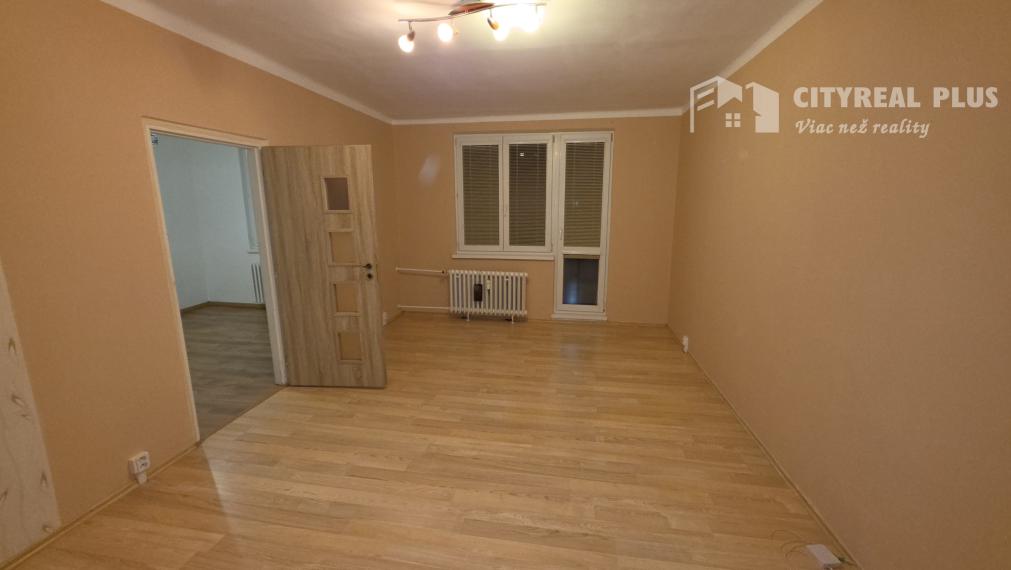 Prenajmem prerobený 3 izbový byt na Novomestskej ul. Nové Zámky