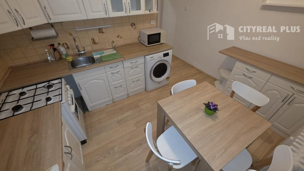 Prenajmem prerobený 3 izbový byt na Novomestskej ul. Nové Zámky