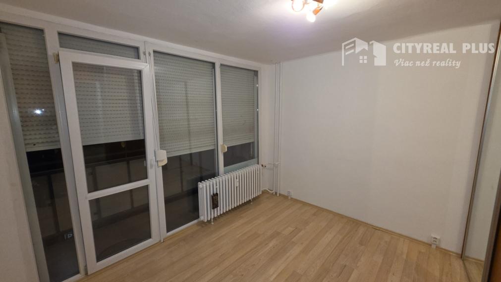 Prenajmem prerobený 3 izbový byt na Novomestskej ul. Nové Zámky