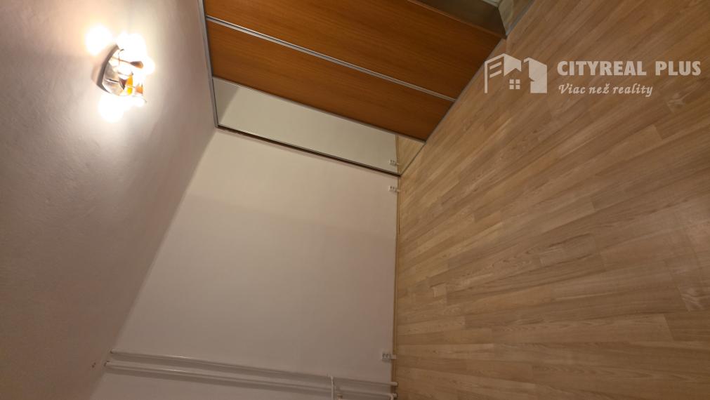 Prenajmem prerobený 3 izbový byt na Novomestskej ul. Nové Zámky