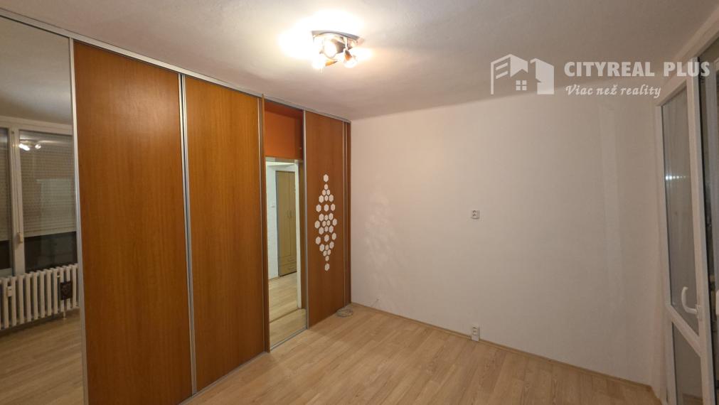 Prenajmem prerobený 3 izbový byt na Novomestskej ul. Nové Zámky