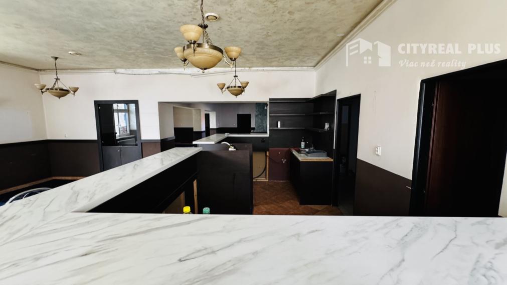 Ponúkame na prenájom obchodné priestory nachádzajúce sa v širšom centre mesta Nové Zámky na ulici Žerotínová bašta