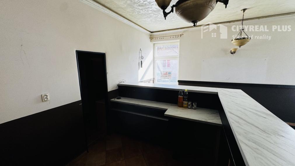 Ponúkame na prenájom obchodné priestory nachádzajúce sa v širšom centre mesta Nové Zámky na ulici Žerotínová bašta