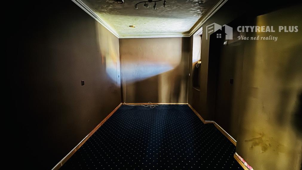 Ponúkame na prenájom obchodné priestory nachádzajúce sa v širšom centre mesta Nové Zámky na ulici Žerotínová bašta