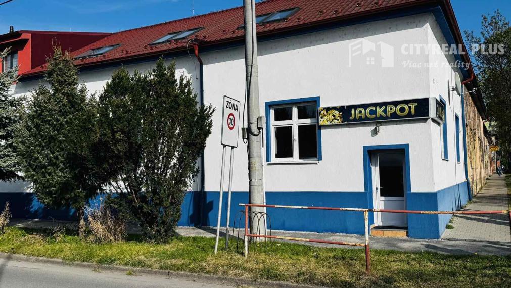 Ponúkame na prenájom obchodné priestory nachádzajúce sa v širšom centre mesta Nové Zámky na ulici Žerotínová bašta