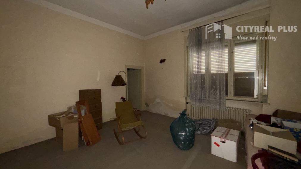 Ponúkame Vám na predaj rodinný dom v pôvodnom stave v meste Štúrovo