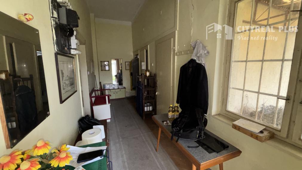 Ponúkame Vám na predaj rodinný dom v pôvodnom stave v meste Štúrovo