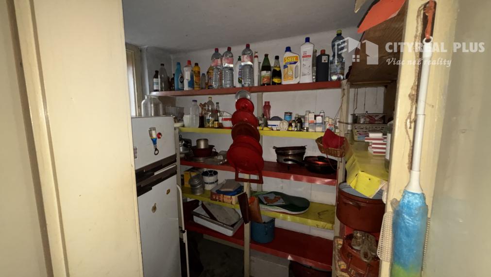 Ponúkame Vám na predaj rodinný dom v pôvodnom stave v meste Štúrovo