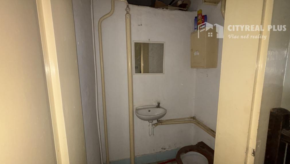 Ponúkame Vám na predaj rodinný dom v pôvodnom stave v meste Štúrovo