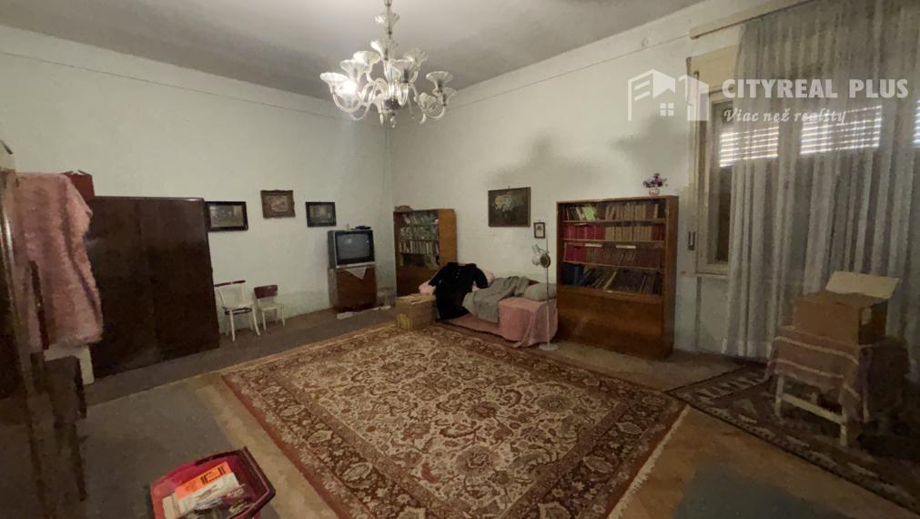 Ponúkame Vám na predaj rodinný dom v pôvodnom stave v meste Štúrovo