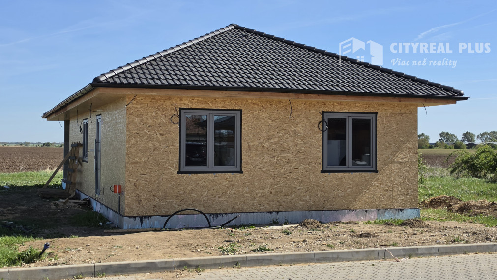 Na PREDAJ 4 izbová moderná NOVOSTAVBA 10km od NZ