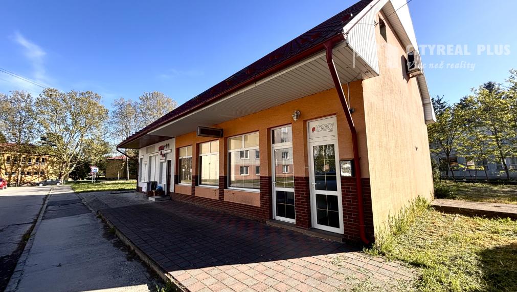 Ponúkame na predaj komerčný priestor nachádzajúci sa v meste Kolárovo