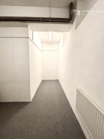 Ponúkame Vám na prenájom veľký obchodný priestor/sklad v meste Nové Zámky