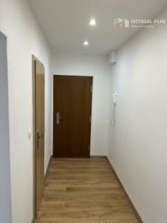 Predám 1-Izbový byt po čerstvej a kompletnej prerábky 40m² Nové Zámky