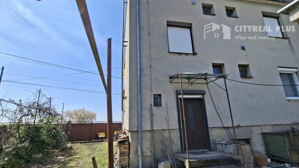 Predám poschodový Rodinný dom v obci Tvrdošovce