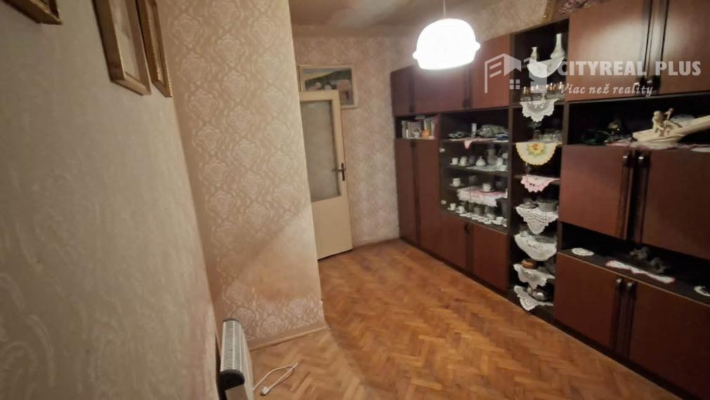 Predám poschodový Rodinný dom v obci Tvrdošovce