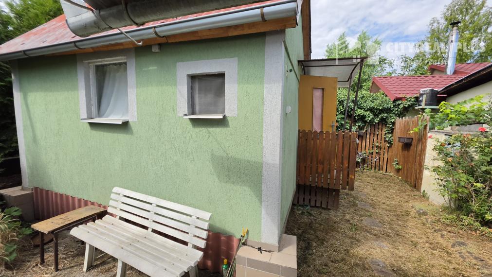 NOVINKA Predám  zeriadenú chatku pri jazere RT Nové Zámky