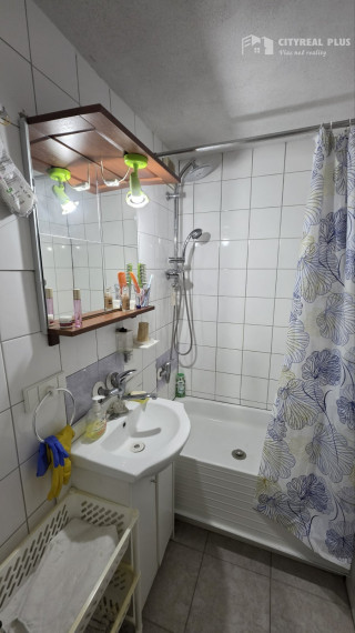 Predám veľkú garsónku na Nábrežnej Nové Zámky