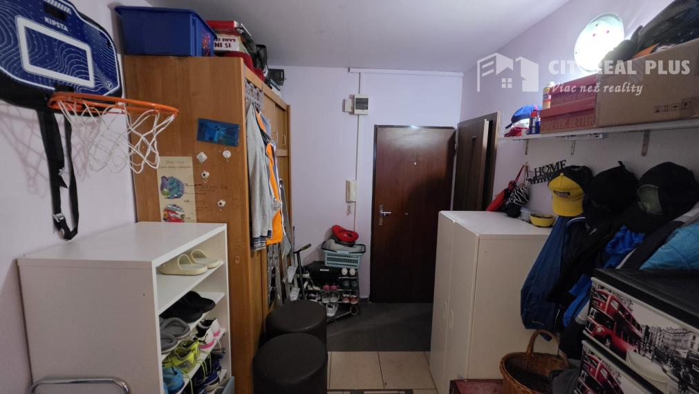 Ponúkam na predaj 4- Izbový BYT na ul. Šafáriková Nové Zámky