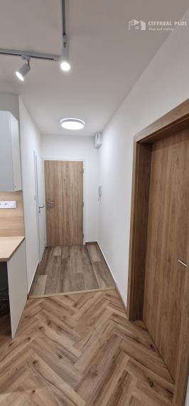 Prenajmem kompletne na novo prerobený 1 izbový byt Nábrežná Nové Zámky