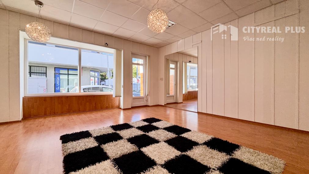 Ponúkame Vám na prenájom priestranný, svetlý a vzdušný nebytový priestor o výmere cca 50 m², situovaný priamo v centre mesta Nové Zámky