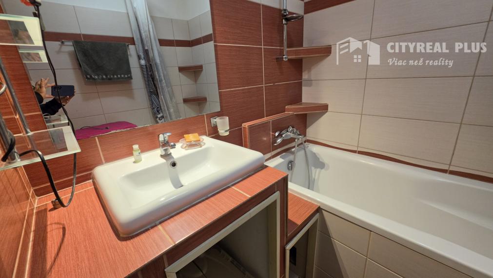 Ponúkam na PREDAJ 2- izbový byt Šafáriková Nové Zámky