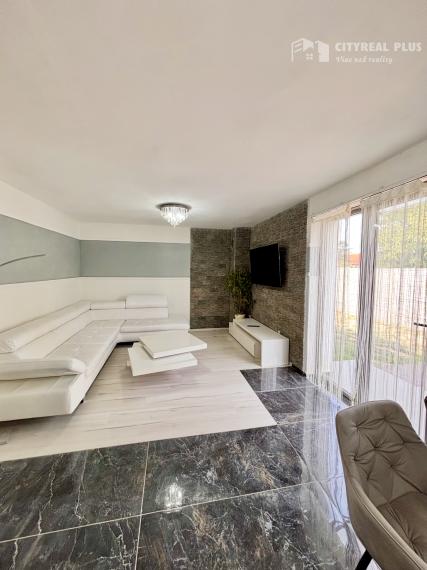 Ponúkame Vám na predaj moderný rodinný dom typu bungalov so samostatnými bytovými jednotkami