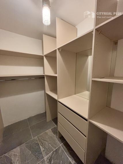 Ponúkame Vám na predaj moderný rodinný dom typu bungalov so samostatnými bytovými jednotkami
