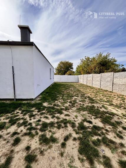 Ponúkame Vám na predaj moderný rodinný dom typu bungalov so samostatnými bytovými jednotkami