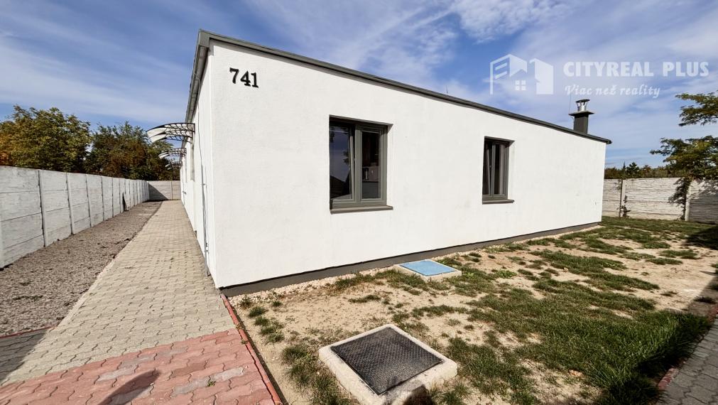 Ponúkame Vám na predaj moderný rodinný dom typu bungalov so samostatnými bytovými jednotkami