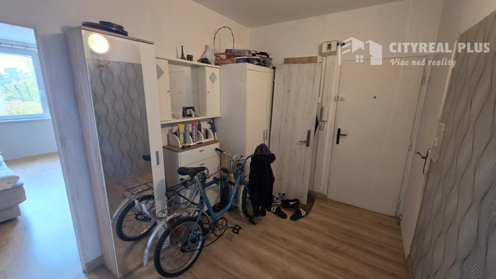 Predám veľký 3 izbový byt v pôvodnom stave Nové Zámky