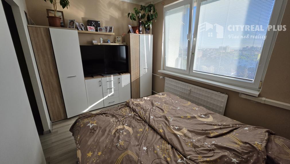 Predám prerobený veľký 2 izbový byt S.H. Vajanského Nové Zámky