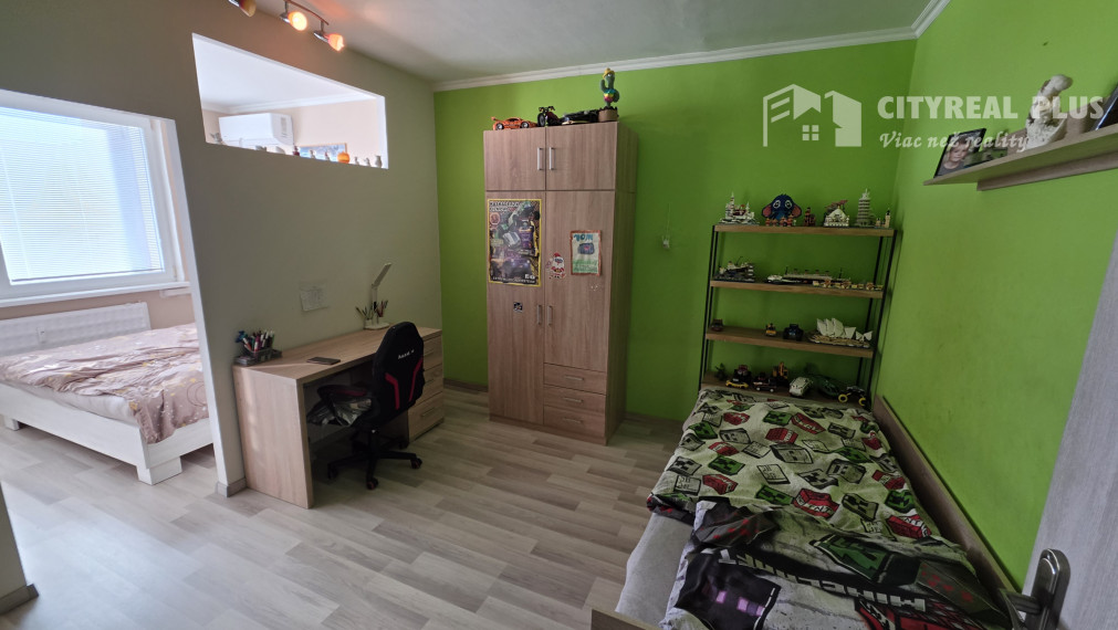 Predám prerobený veľký 2 izbový byt S.H. Vajanského Nové Zámky