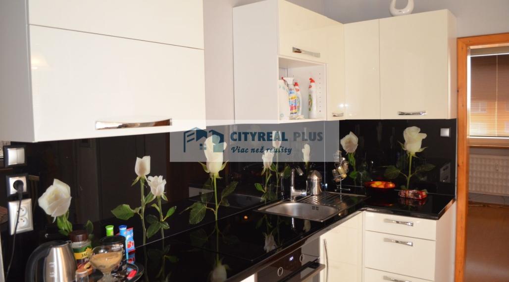 EXKLUZÍVNE !!! Predaj 3 izbový prerobený byt Nábrežná NZ