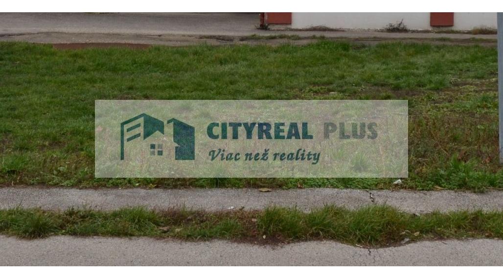 Predám pozemok v centre mesta Šurany