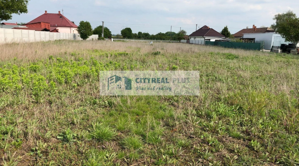 Predám pozemky  Cabaj Čápor