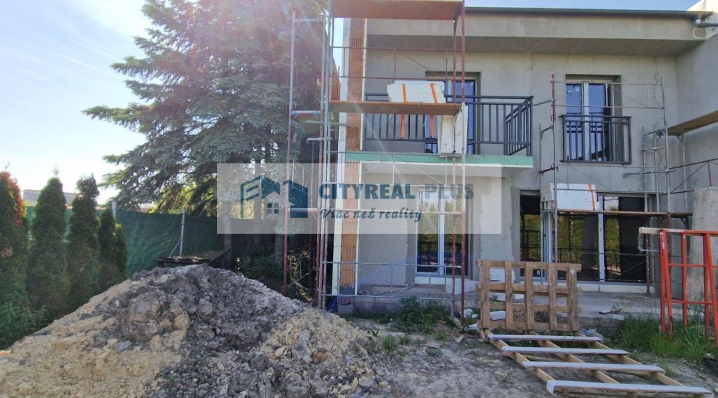 Ponúkam na Predaj novostavbu v radovej zástavbe Nov Zámky