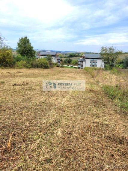 Na predaj  pozemky v blízkosti termálneho kúpaliska v obci Podhájska