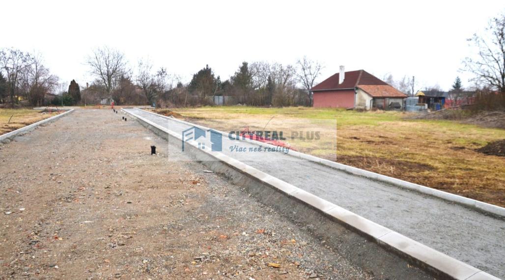 Na predaj stavebný pozemok v meste Šurany