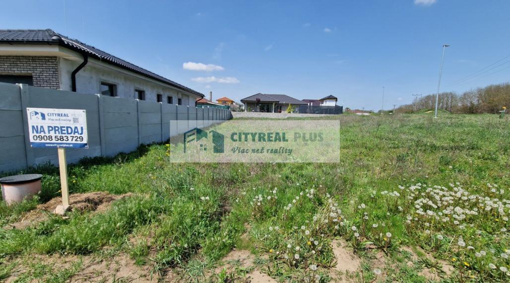 Ponúkam na predaj ROŽNÝ stavebný pozemok 685m2 Bajč