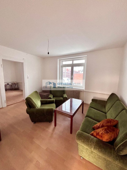 Ponúkame Vám na predaj rodinný dom na 20 árovom pozemku v Nových Zámkoch!