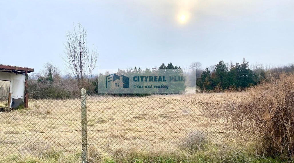 Ponúkame Vám na predaj pozemok v Hurbanove