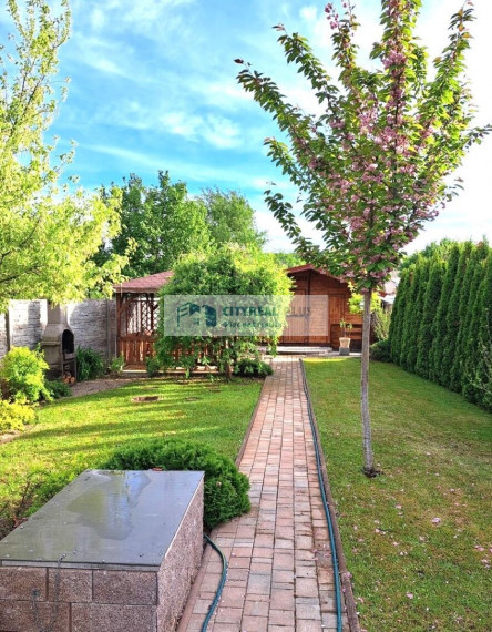 Znížená cena! Ponúkame Vám na predaj kompletne zariadenú chatku v Nových Zámkoch!