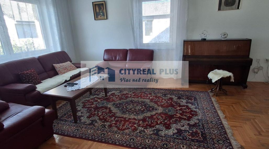 Ponúkame na prenájom 6 izbový rodinný dom v Nových Zámkoch za nemocnicou