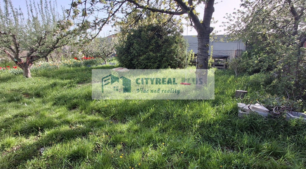 Ponúkame na predaj záhradu s obytným domom v obľúbenej záhradkárskej oblasti Ozón