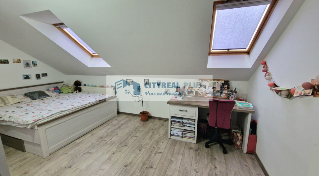 Predám zrekonštruovaný 4 izbový RODINNÝ DOM Nové Zámky